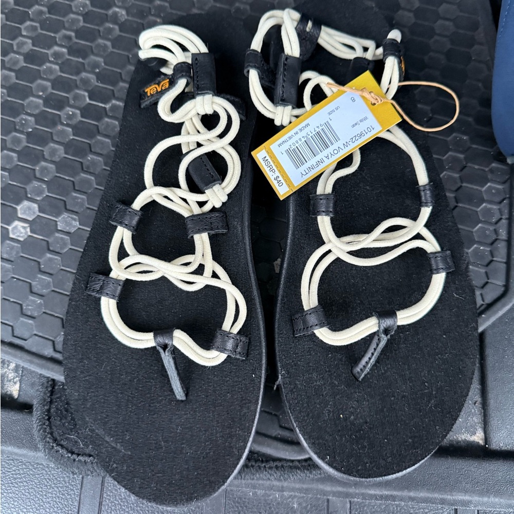 NWT! NEVER WORN! Teva Women's Voya Infinity Strappy Sandals - Black & White - Picture 7 of 9